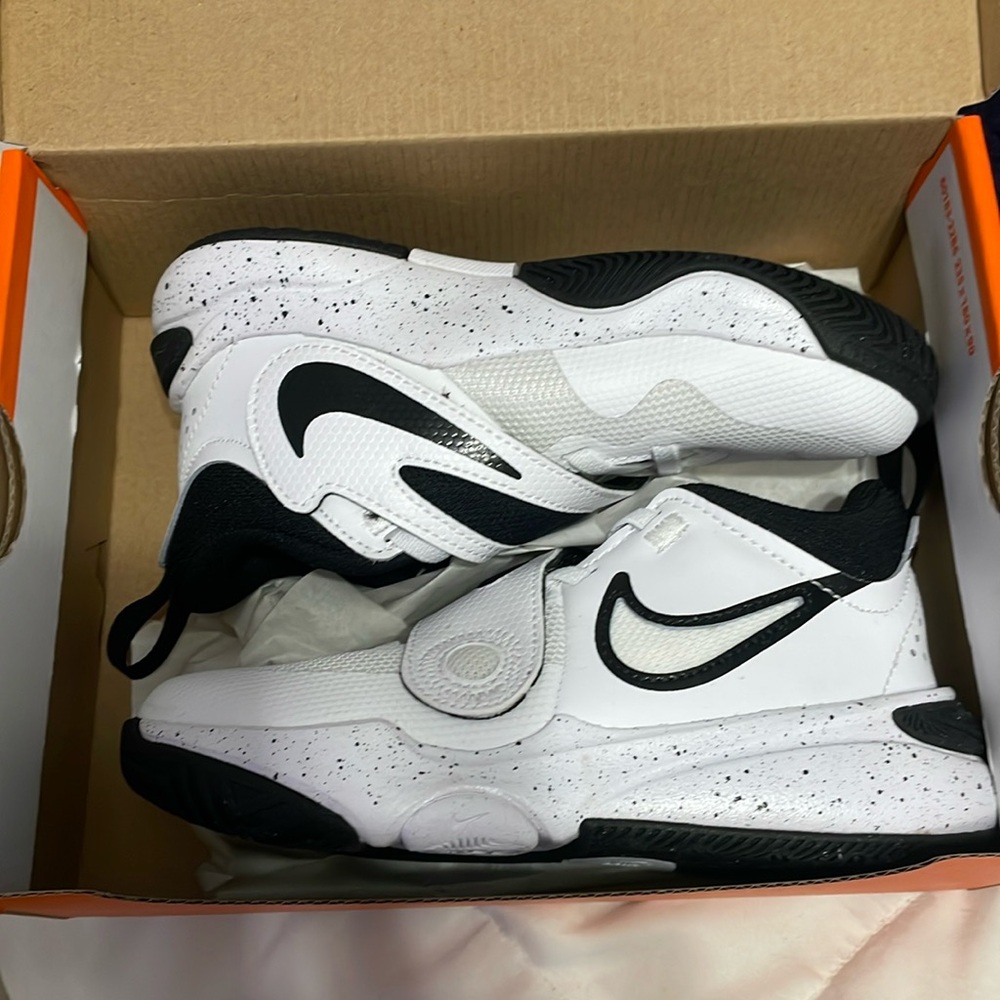 Kid’s Nike Hustle D 11 - size 12c